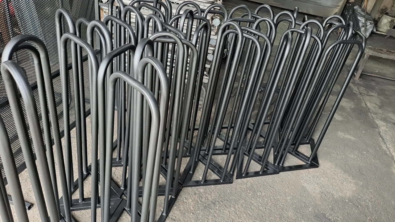 اجرای رنگ کوره‌ ای باکس‌ های صنعتی و رک‌ های مخابراتی در رشت